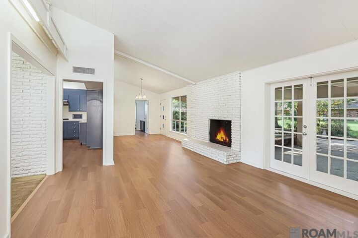 Property Photo: 11930 Parkwood Dr LA 70815