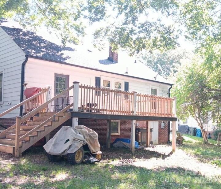 Property Photo:  215 W 10th Street W  NC 28144
