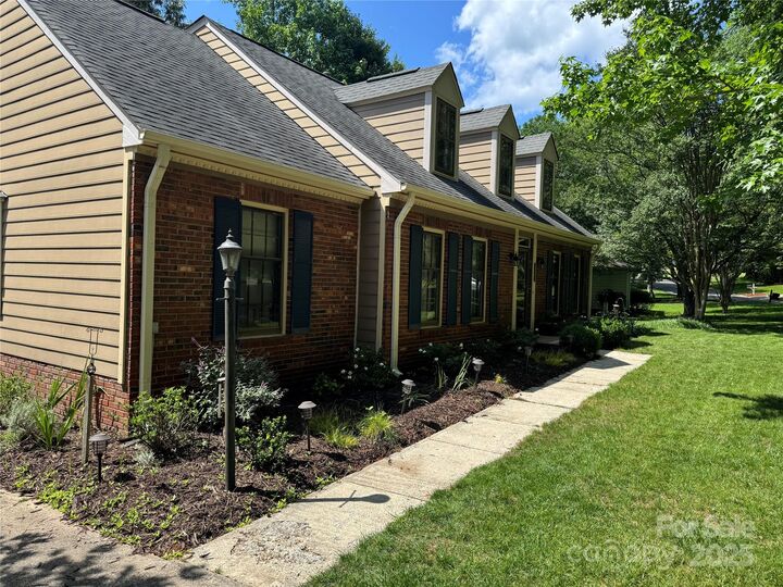 Property Photo: 1010 Thornsby Lane NC 28105