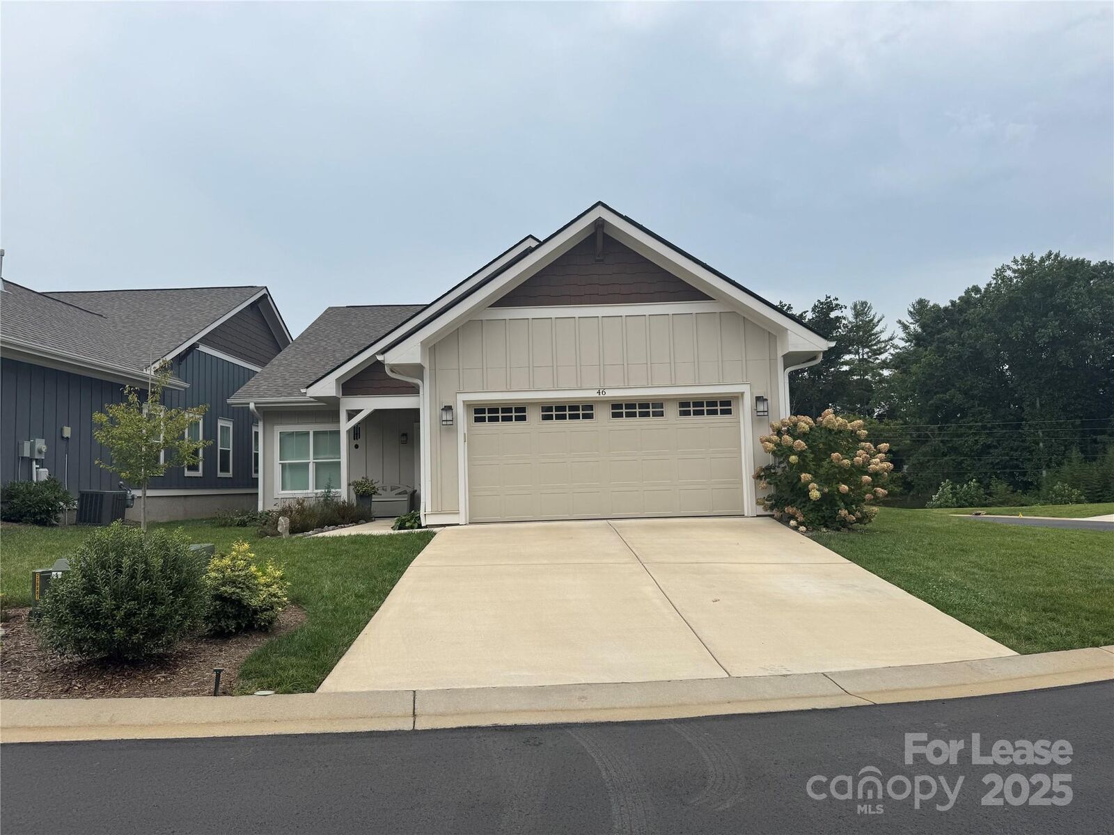 Property Photo: 46 Cozy Cottage Way NC 28704