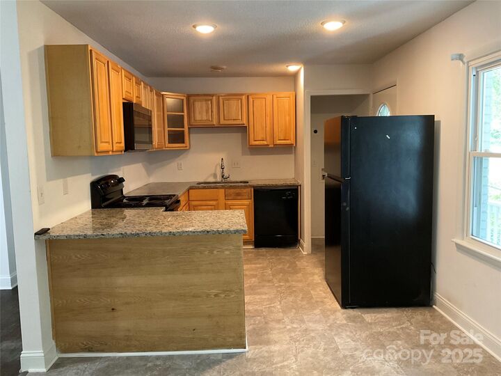 Property Photo: 2301 Kennesaw Drive NC 28216