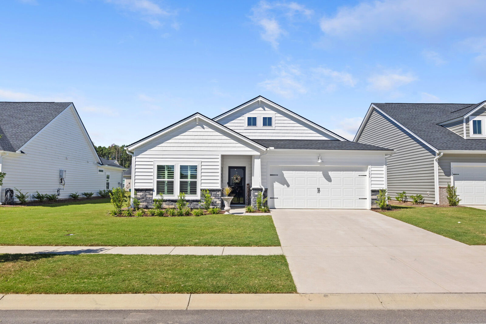 Property Photo: 1133 Cooper Point Street SC 29485