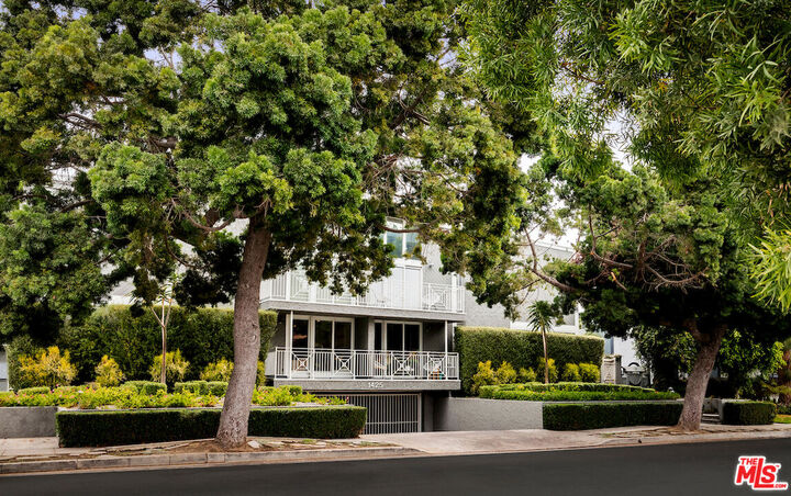 Property Photo: 1425 Stanford St CA 90404
