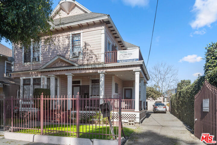 Property Photo: 1223 W 23rd St CA 90007