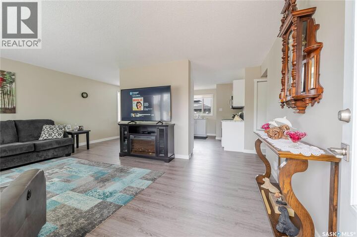 Property Photo:  777 Hochelaga Street E  SK S6H 0P9 