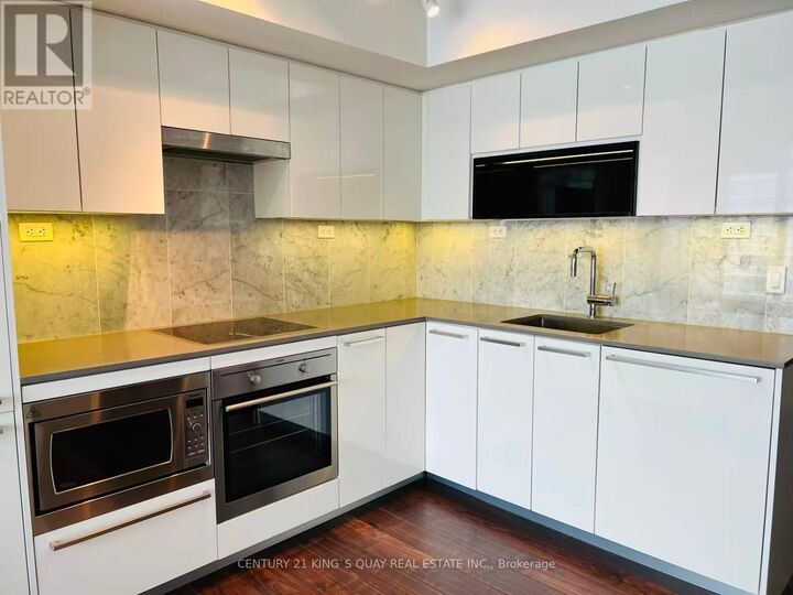 Property Photo: 70 Queens Wharf Road 3111 ON M5V 0J2