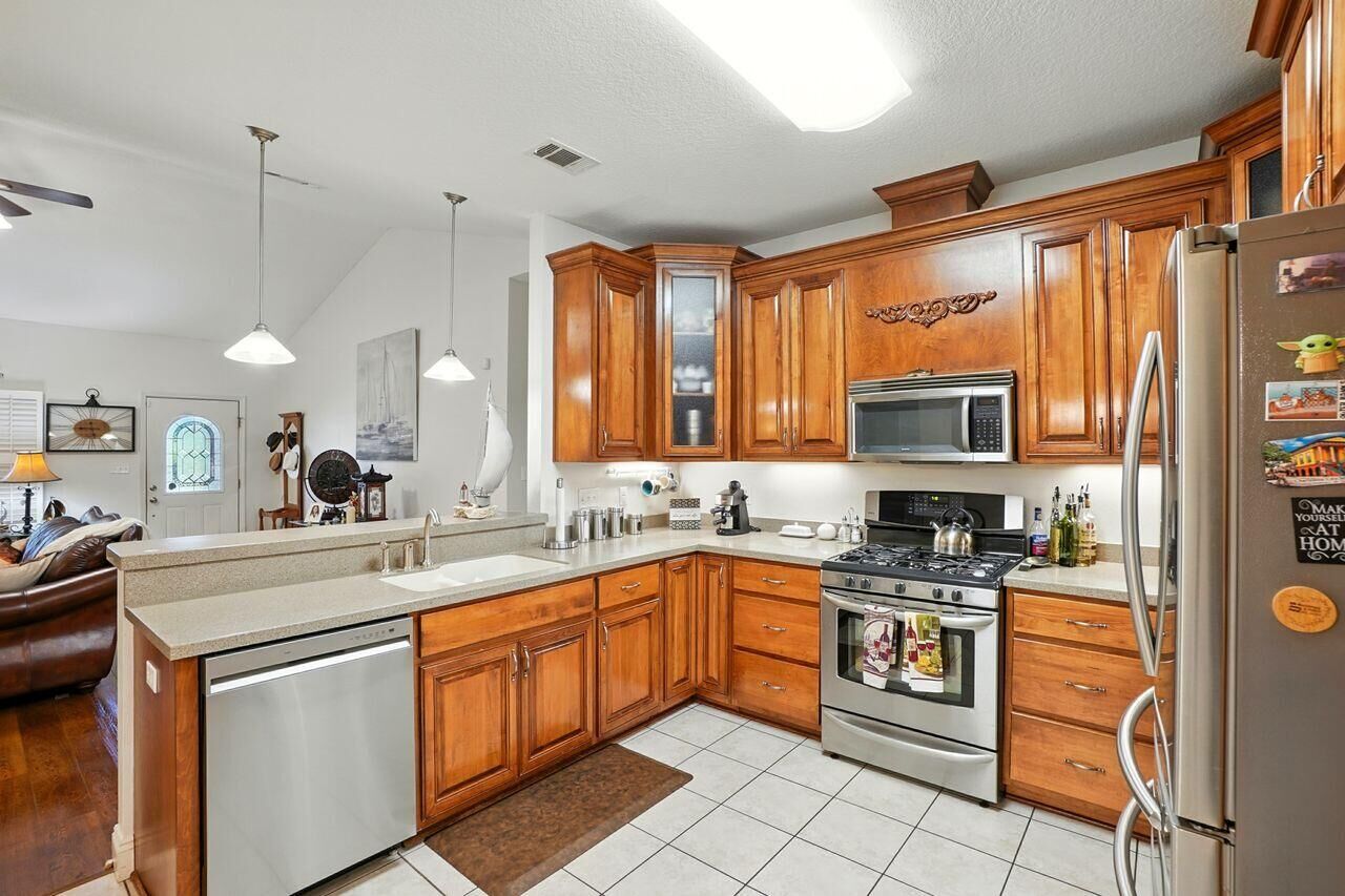 Property Photo: 1310 Texas Parkway FL 32536