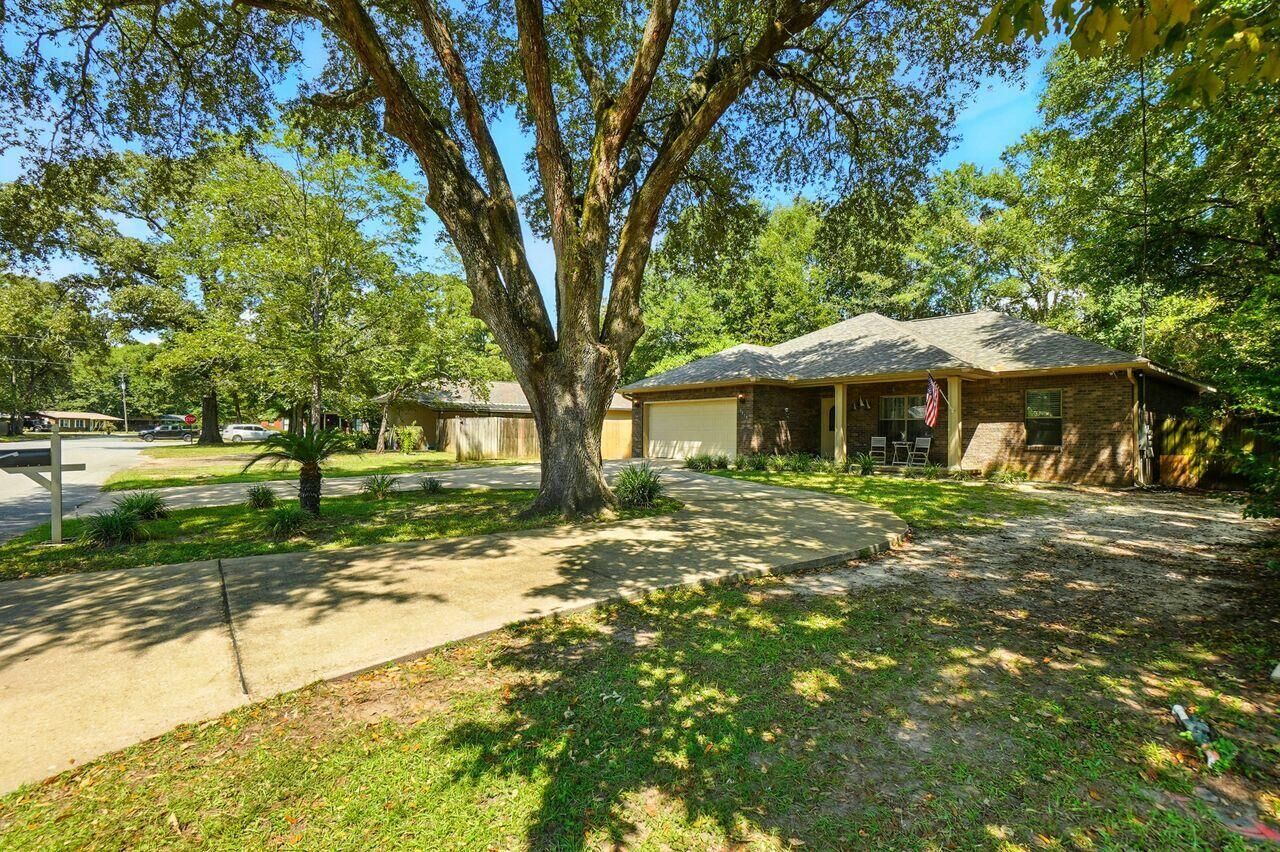 Property Photo:  1310 Texas Parkway  FL 32536 