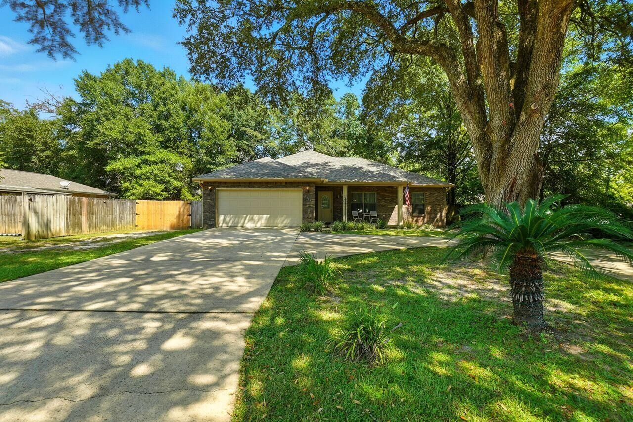 Property Photo: 1310 Texas Parkway FL 32536