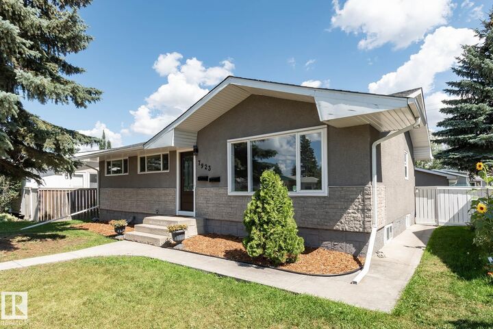7923 159 Street NW  Edmonton AB T5R 2E2 photo