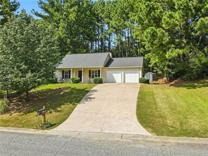 Property Photo: 502 E Lake Court GA 30188
