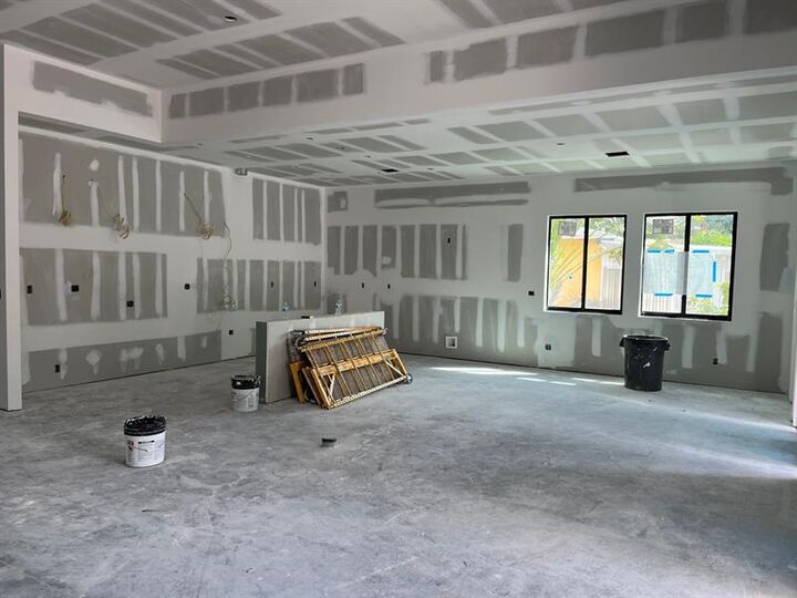 Property Photo: 1523 NE 17th Way FL 33304