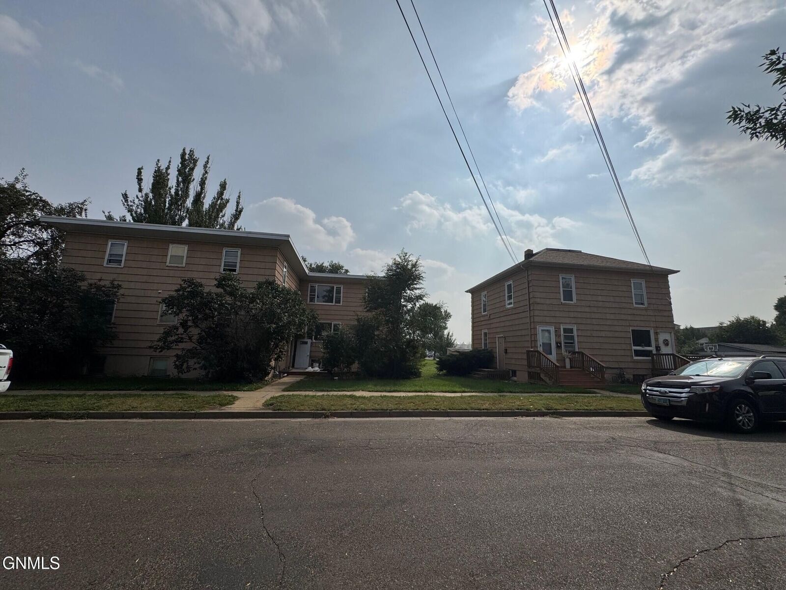 Property Photo:  536-550 1st St E Street E  ND 58601 