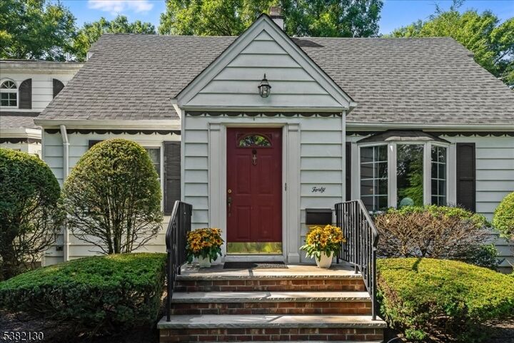 Property Photo:  40 Heathcote Rd  NJ 07452 