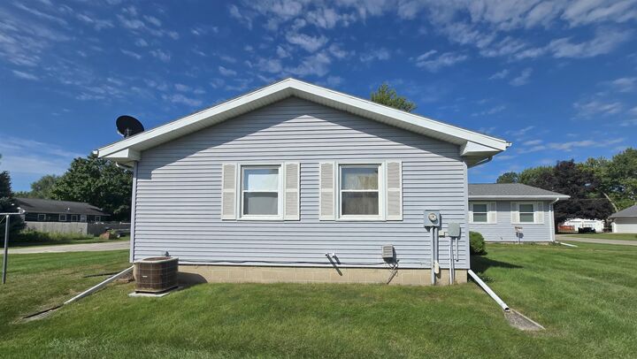 Property Photo:  903-905 Poplar Street  IA 50651 