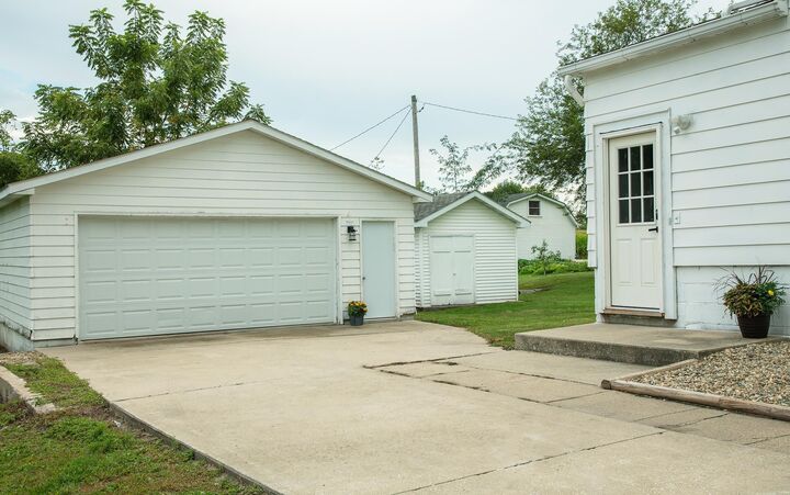 Property Photo: 405 SW 2nd Avenue IA 50676