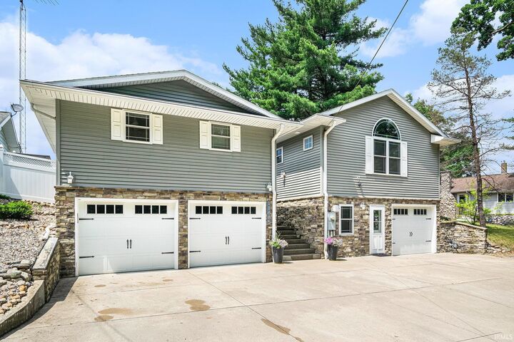 11685 W 710 N  Middlebury IN 46540 photo