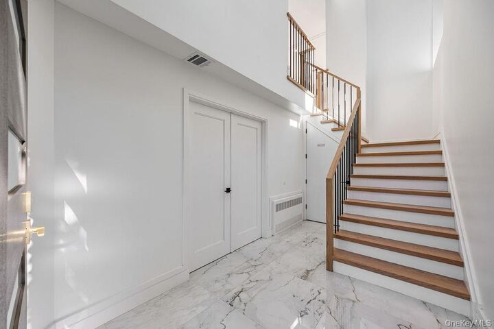 Property Photo:  40 Singer Avenue 201  NY 10977 
