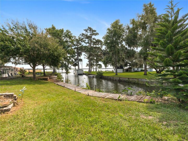 Property Photo: 810 Cr 457 FL 33538