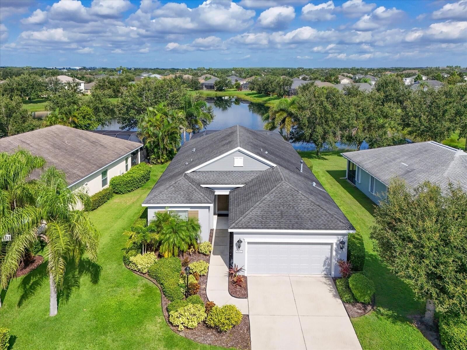 Property Photo:  11907 Forest Park Circle  FL 34211 
