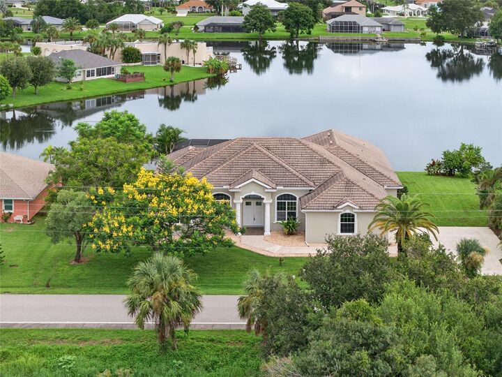 11600 SW Courtly Manor Drive  Lake Suzy FL 34269 photo