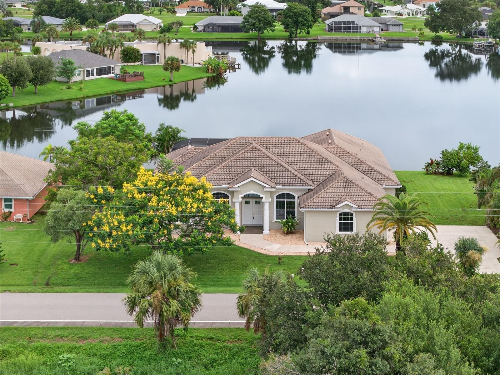 Property Photo: 11600 SW Courtly Manor Drive FL 34269