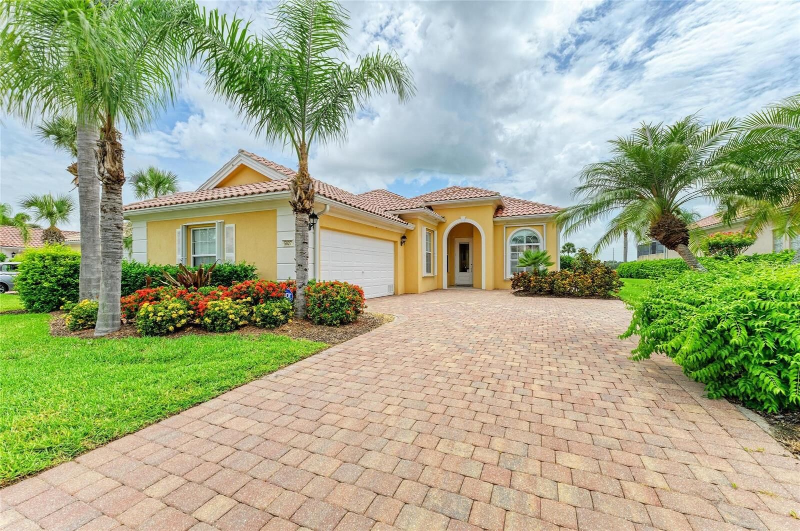 Property Photo:  5827 Benevento Drive  FL 34238 