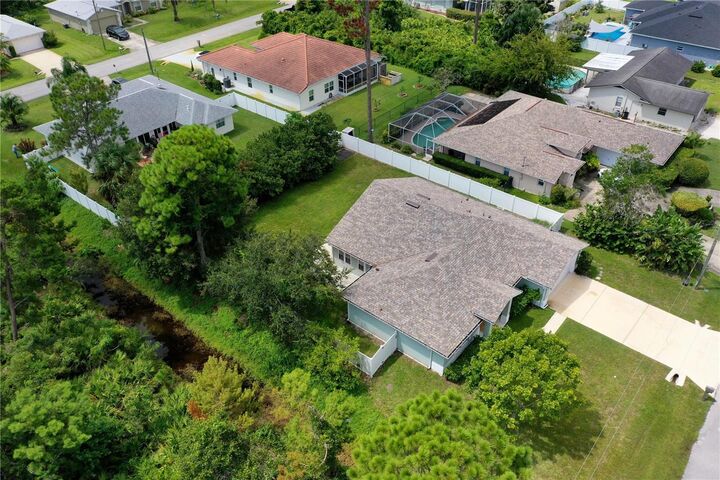 Property Photo: 29 Fenwood Lane FL 32137