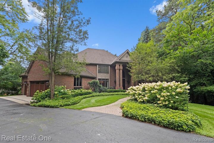 Property Photo:  7181 Hillside Drive  MI 48346 1432 