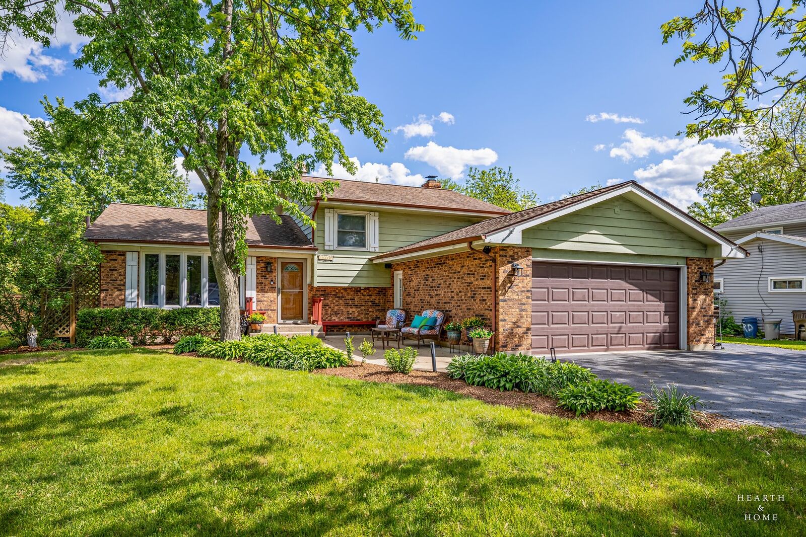 Property Photo: 1103 Hillcrest Avenue IL 60021