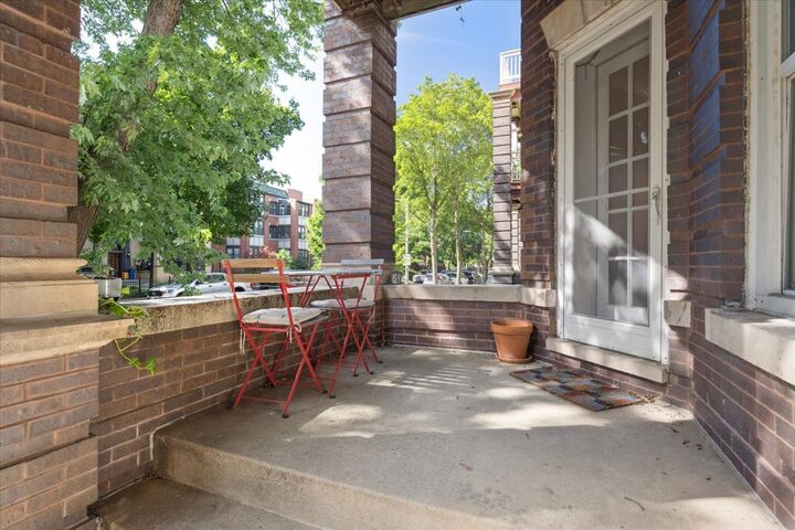 Property Photo:  4417 N Racine Avenue 1N  IL 60640 