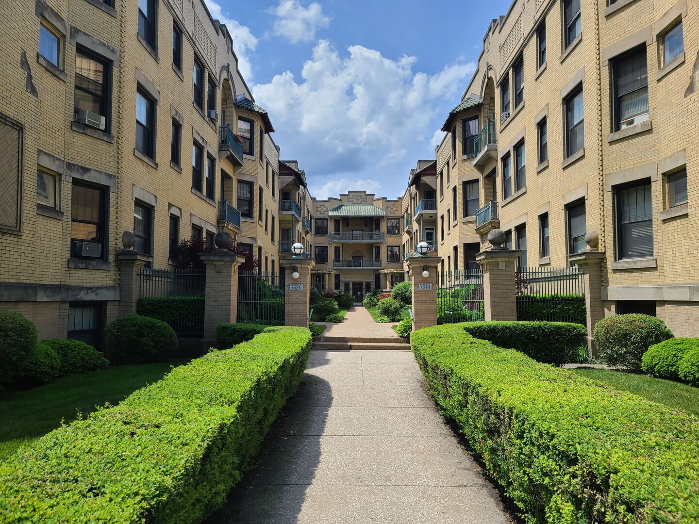 Property Photo: 5520 S Cornell Avenue 3N IL 60637