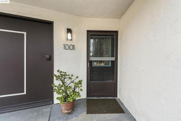 Property Photo: 1001 Damon Ct CA 95401