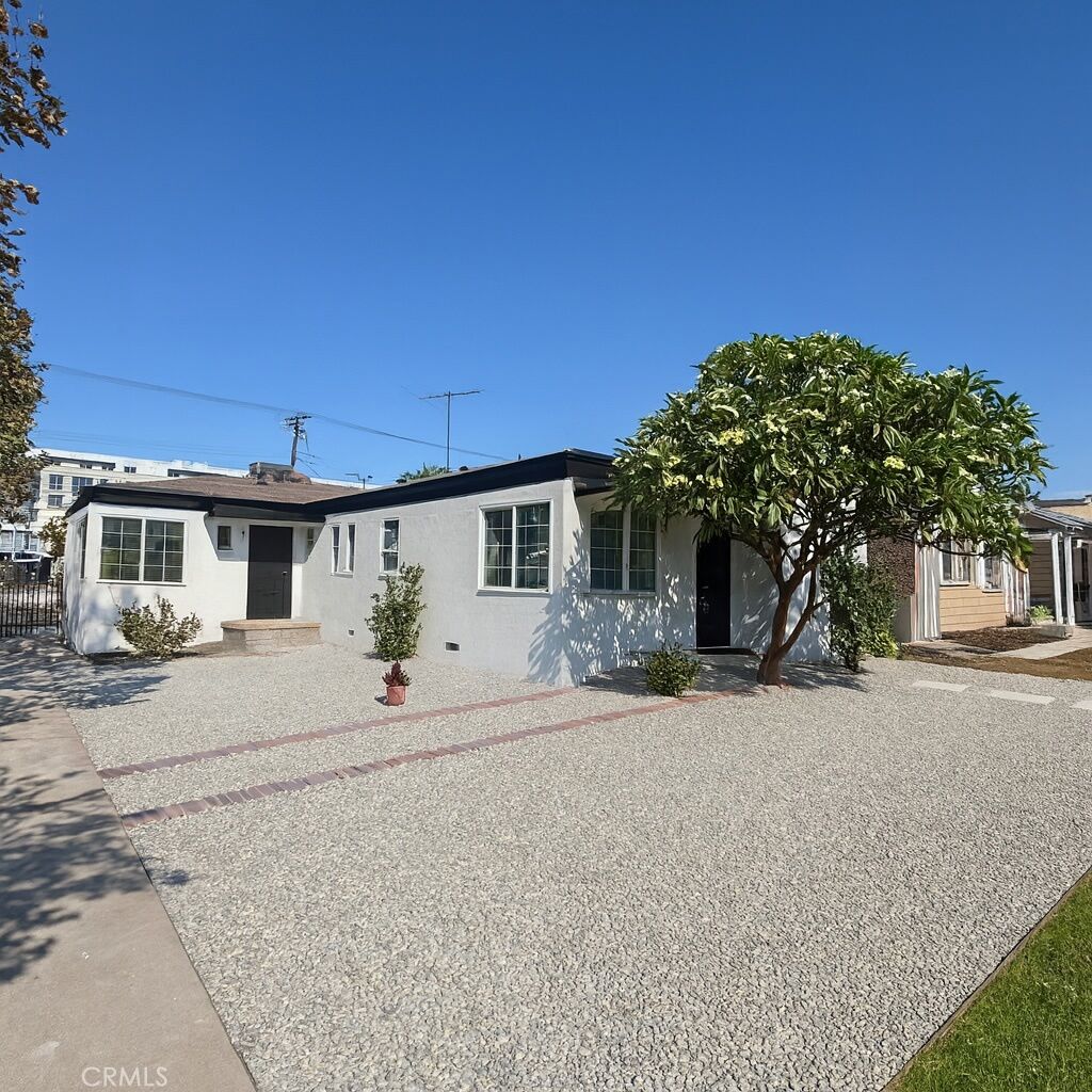 Property Photo: 3043 S Bronson Avenue CA 90018
