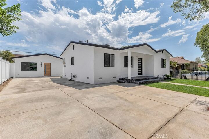 Property Photo: 14448 Pinney Street CA 91331
