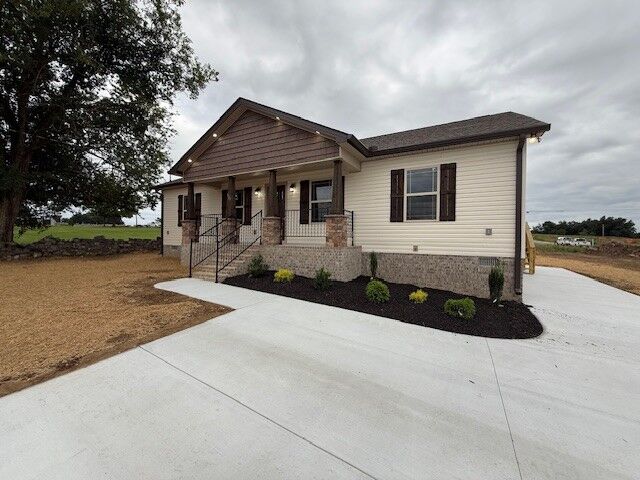 Property Photo: 329 Dover St TN 37160