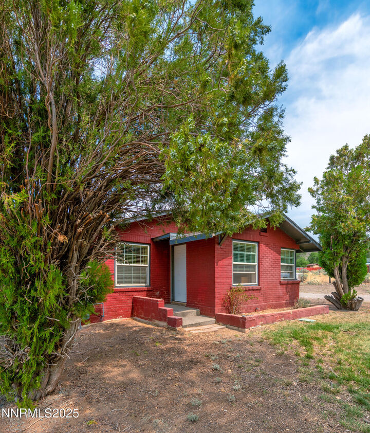 Property Photo: 390 Flicker Circle NV 89704