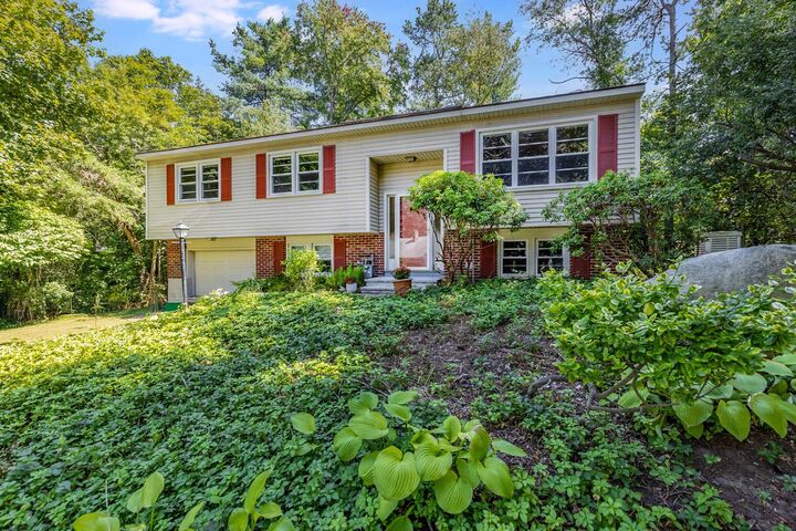 Property Photo: 10 Arbor Street NH 03054
