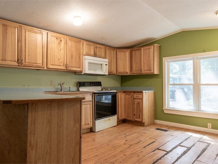 Property Photo: 15 Hawthorne Lane VT 05446