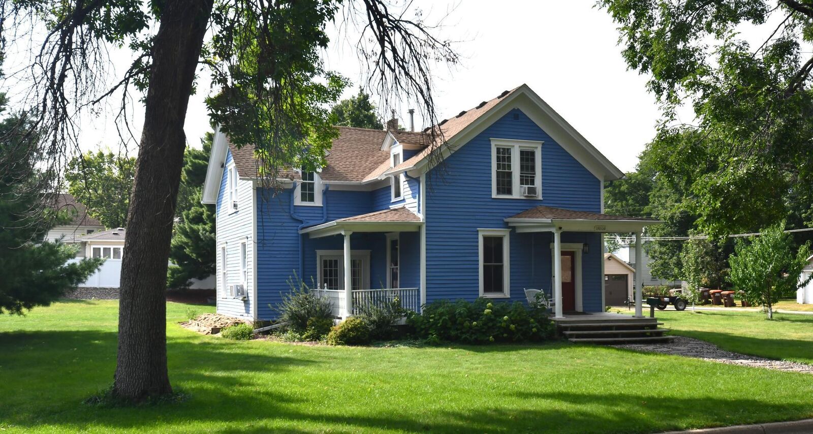 Property Photo: 816 Eddy Street MN 55033