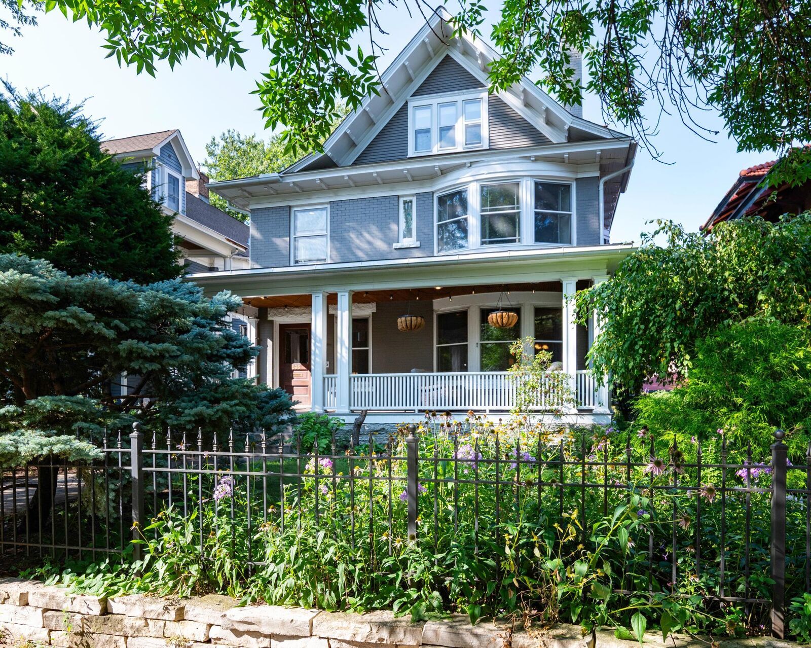 Property Photo:  695 Lincoln Avenue  MN 55105 