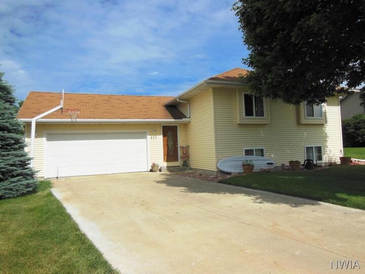 610 Lakeview Dr.  McCook Lake SD 57049 photo