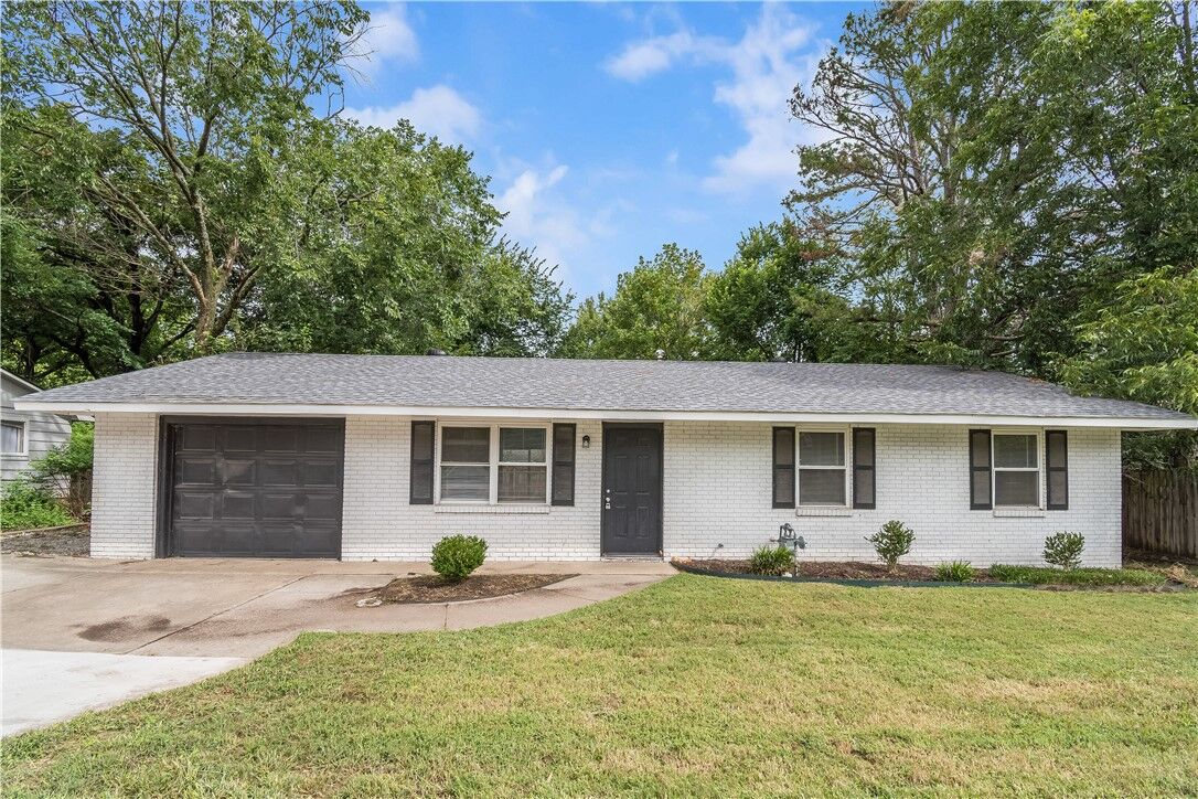 Property Photo: 966 Sycamore Street AR 72703