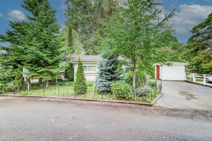 Property Photo: 691 Oak Crescent ON N1M 2W5
