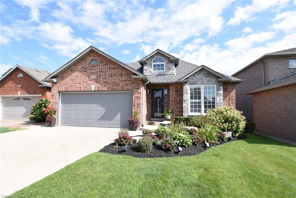 Property Photo: 17 Durrell Court ON L9A 5H5