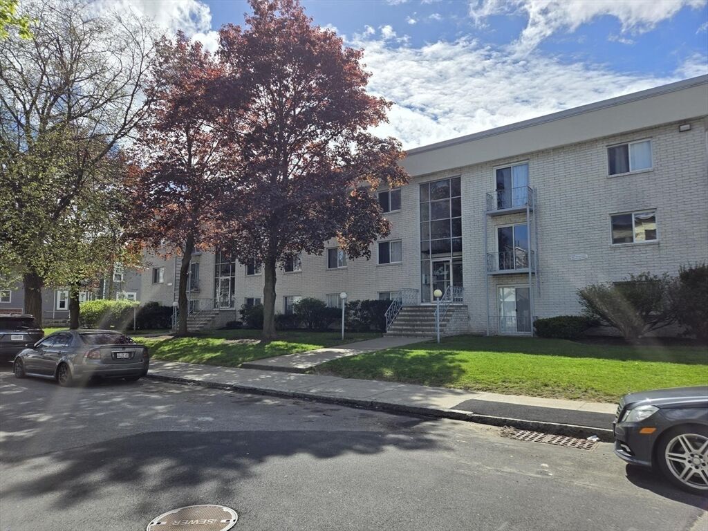 Property Photo:  24 Inman St 5  MA 01843 