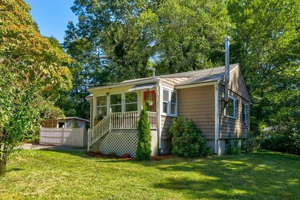 Property Photo:  31 Springfield Drive  MA 01460 