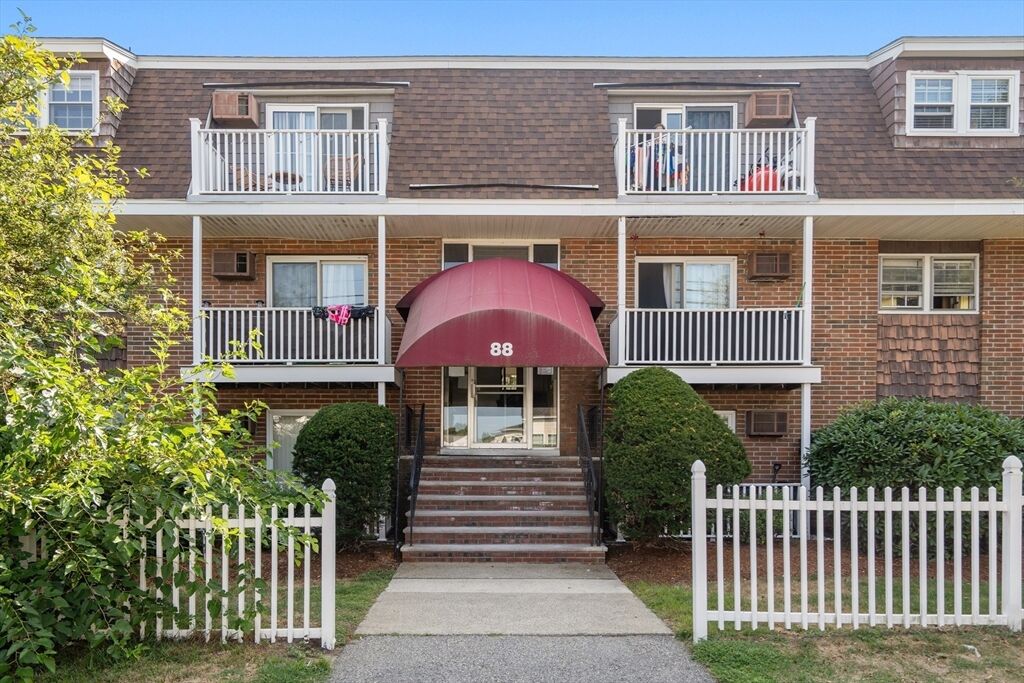 Property Photo: 88 Beacon Street 7 MA 01843