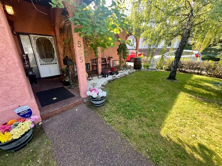 Property Photo:  565 Mountain Street  AB T7V 1J6 