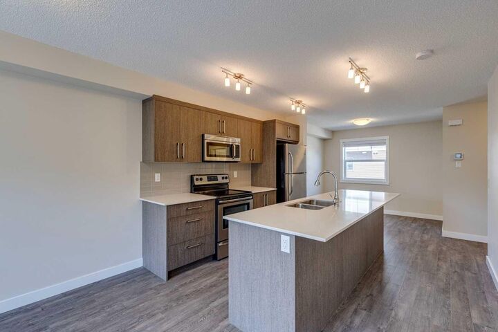 Property Photo:  1225 Kings Heights Way SE 605  AB T4A 0T7 
